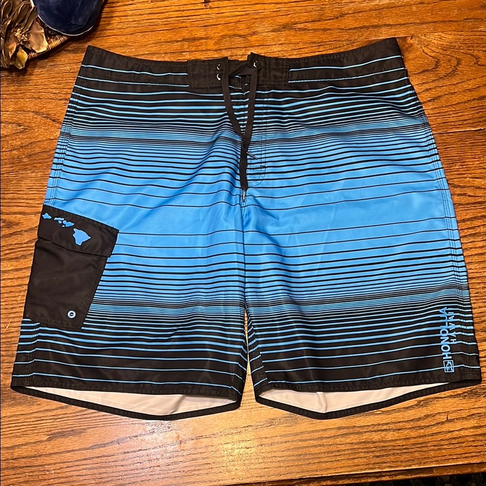 NWOT Honolua Blue and Black Gradient Board Shorts with Quick-Dry Fabric